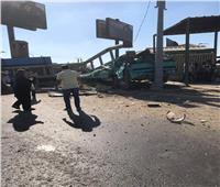 إصابة شخصين إثر اصطدام سيارة بلوحات إعلانية بالإسكندرية 