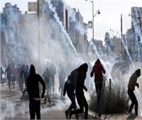إصابة عدد من الطلبة الفلسطينيين بالاختناق بقنابل غاز الاحتلال الإسرائيلي 