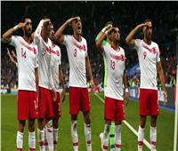 لاعبو تركيا يتحدون الاتحاد الأوروبي باحتفال عسكري جديد