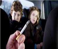 دراسة: التدخين السلبي قد يضر عيون الأطفال