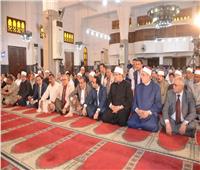 صور| وزيرالأوقاف يؤدي صلاة الجمعة بمسجد الشهداء بالإسماعيلية
