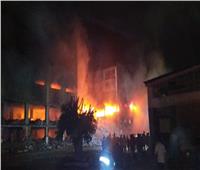 صور| انهيار جزئي بـ«مصنع قليوب» بعد الحريق.. وإخلاء المصانع المجاورة