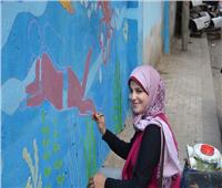 طالبة جامعية تُحول شوارع دمنهور إلى لوحات فنية