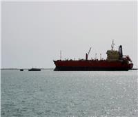 الحكومة اليمنية تسمح بدخول 4 سفن وقود إلى ميناء الحديدة