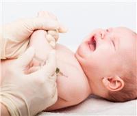 بـ«كمادات» و«خافض حرارة».. احمي طفلك من أعراض التطعيم