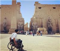 اليوم العالمي للإعاقة| سائح ياباني في المعابد الفرعونية المصرية
