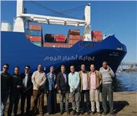 صور| مركب محمل بـ10 جرارات أمريكية جديدة ترسو بميناء الإسكندرية