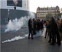 الشرطة الفرنسية تطلق الغاز المسيل للدموع لتفريق المحتجين في باريس