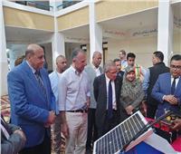 بالصور.. السفير الأمريكي بالقاهرة يشيد بمستوى طلاب مدرسة الطاقة الشمسية بأسوان