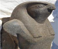الآثار: كشف جزء كبير من تمثال ضخم للإله حورس بمعبد ملايين السنين