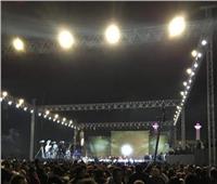تامر حسني ورامي جمال يرفعان شعار «كامل العدد» في «المنارة»