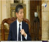 شاهد| سفير الصين بالقاهرة يدعو اللاعب مسعود أوزيل لزيارة إقليم «شينجيانغ»