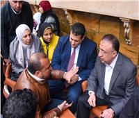 محافظ الإسكندرية يستمع إلى شكاوى الأهالي على مقهى بمنطقة خورشيد