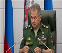 وزير الدفاع الروسي يبحث مع رئيس الأركان الإيراني منع التصعيد في الشرق الأوسط
