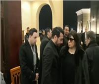 بالفيديو | فيفي عبده وداليا البحيري ومحمود حميدة في عزاء والد إيهاب توفيق