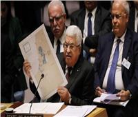 عباس «ملوحًا بخريطة خطة ترامب»: فلسطين تبدو كـ«قطعة جبن سويسري مفتتة»