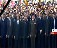 كبار رجال الدولة يعزون أسرة مبارك خلال الجنازة العسكرية