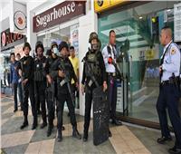 فيديو| مسلح يحتجز 30 رهينة بمركز للتسوق في عاصمة الفلبين