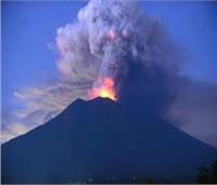 أندونيسيا تغلق مطارا مؤقتا بعد ثوران بركان جبل ميرابي