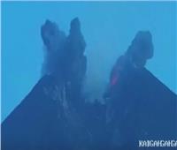 فيديو| لحظة ثوران بركان في إندونيسيا