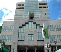 القضاء الجزائري يستأنف محاكمة مسؤولين سابقين بتهم الفساد