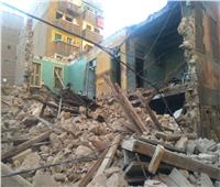 صور| انهيار جزئي لـ3 عقارات في الإسكندرية