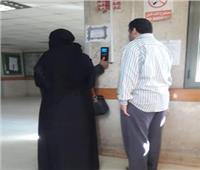 امسك مخالفة| موظفو مستشفى الهرم يسجلون حضورهم بـ«بصمة الأصبع»