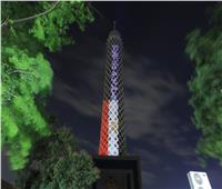 برج القاهرة يضيء بعبارة «إحمي نفسك» للوقاية من «كورونا» 