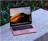 ميزة جديدة من «أبل» تطيل عمر بطارية «MacBook»