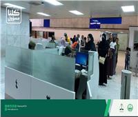 الجوازات السعودية تنهي إجراءات عودة ١٢٠ معتمرًا مصريًا