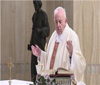 البابا فرنسيس يصلي من أجل ضحايا كورونا 