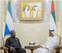 ولي عهد أبوظبي ورئيس سيراليون يبحثان هاتفيا سبل تعزيز التعاون الثنائي