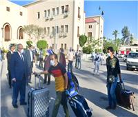 صور| وصول الفوج الرابع من المصريين العائدين من الكويت لمدينة طلاب جامعة القاهرة