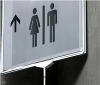 تنظيف المراحيض عقوبة منتهكي «التباعد الاجتماعي»