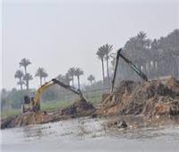 الري: رفع كميات من ردم الأتربة بالمجرى المائي لنهر النيل على فرع دمياط