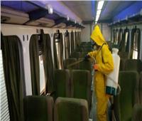 صور| تعقيم قطارات السكة الحديد ضد فيروس "كورونا"