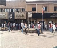 صور| زحام شديد أمام صيدلية الإسعاف بوسط القاهرة