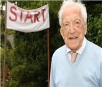 عمره 103 أعوام ..بلجيكي يتحدى كورونا بالعلم والأبحاث