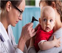 للأمهات الجدد.. علاقة الرضاعة الطبيعية بالتهابات الأذن الوسطى 