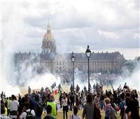 فيديو وصور| الفوضى تجتاح شوارع باريس بعد تظاهرات الأطقم الطبية