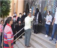 المسلمون يشاركون الأقباط دقات أجراس أول قداس بعد الحظر بكنيسة الأم دولاجي بإسنا