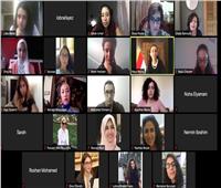 «مايا مرسي» تناقش أهم قضايا المرأة مع عدد من طلاب الجامعة الأمريكية 