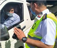 اتخاذ الإجراءات القانونية قِبل 2233 سائق لعدم الالتزام بارتداء الكمامات