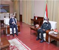 الوزير عباس كامل يلتقي رئيس مجلس السيادة السوداني في الخرطوم