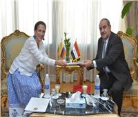 وزير الطيران يبحث مع سفيرة كولومبيا بالقاهرة سبل تنشيط السياحة