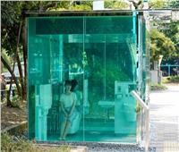 صدق أو لا تصدق.. اليابان تخترع "مراحيض" شفافة بالشوارع والحدائق