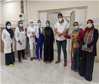 صور| مستشفى صدر سوهاج تحتفل بشفاء أول 6 مرضى من كبار السن