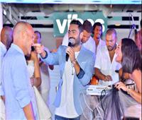 صور| تامر حسني والعسيلي يُشعلان زفاف ياسر الحريري في «الساحل»