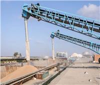  نقل شحنات القمح من ميناء دمياط إلى صوامع إمبابة عبر نهر النيل  