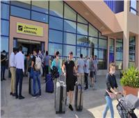 وصول 97 سائحاً فرنسياً مطار مرسى علم وسط إجراءات احترازية عالمية